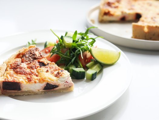 Beetroot and goat's cheese quiche