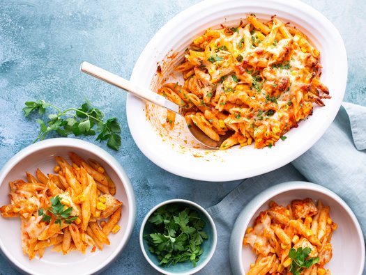Roasted red pepper and chicken pasta bake