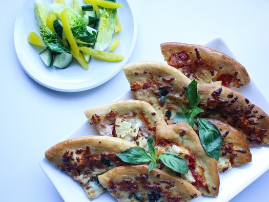 Ham and pineapple pizza