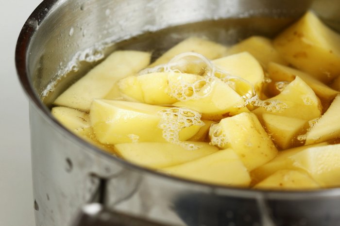 Boiling potatoes