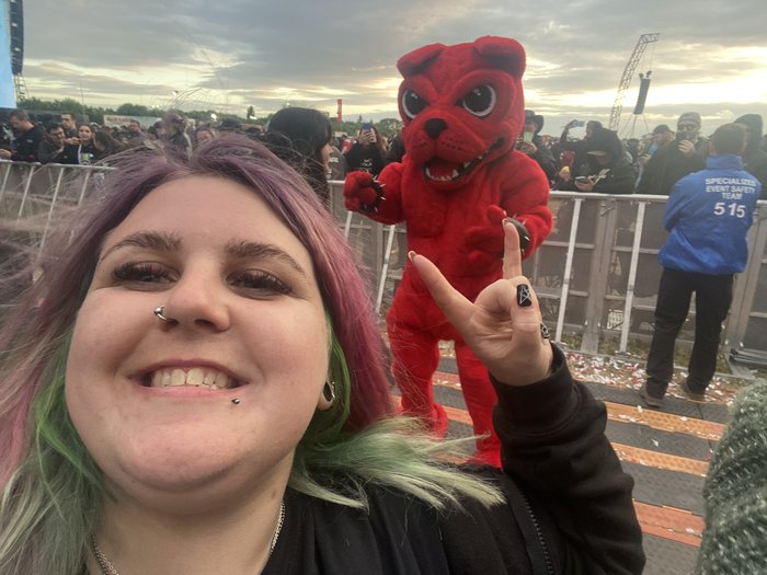 Laura Brant - with mascot