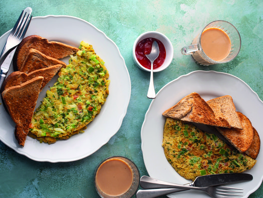 Masala omelette with toast and chai