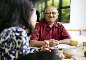 News stock - conversation over dinner